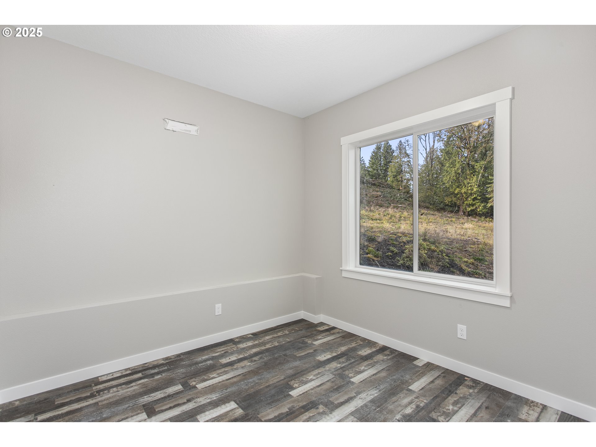 158 East H Street Vernonia, OR 97064 - Photo 19 of 33 an empty room with wooden floor and windows