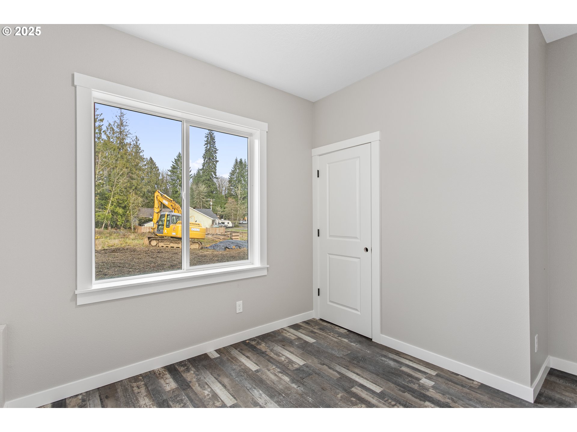 158 East H Street Vernonia, OR 97064 - Photo 20 of 33 an empty room with wooden floor and windows