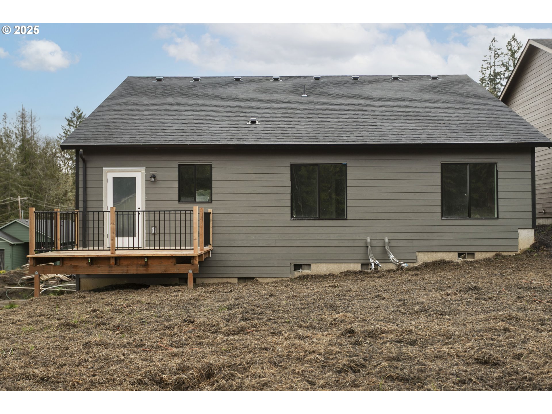 158 East H Street Vernonia, OR 97064 - Photo 24 of 33 a backyard of a house