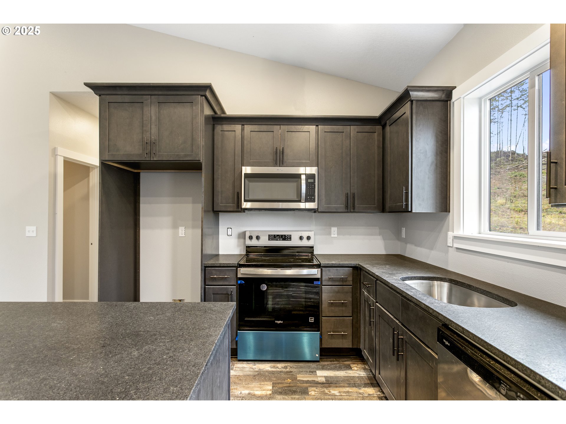 158 East H Street Vernonia, OR 97064 - Photo 9 of 33 a kitchen with granite countertop a stove and a sink