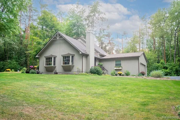 $465,000 | 9256 Pine Hill Trail, Fenton, MI 48430