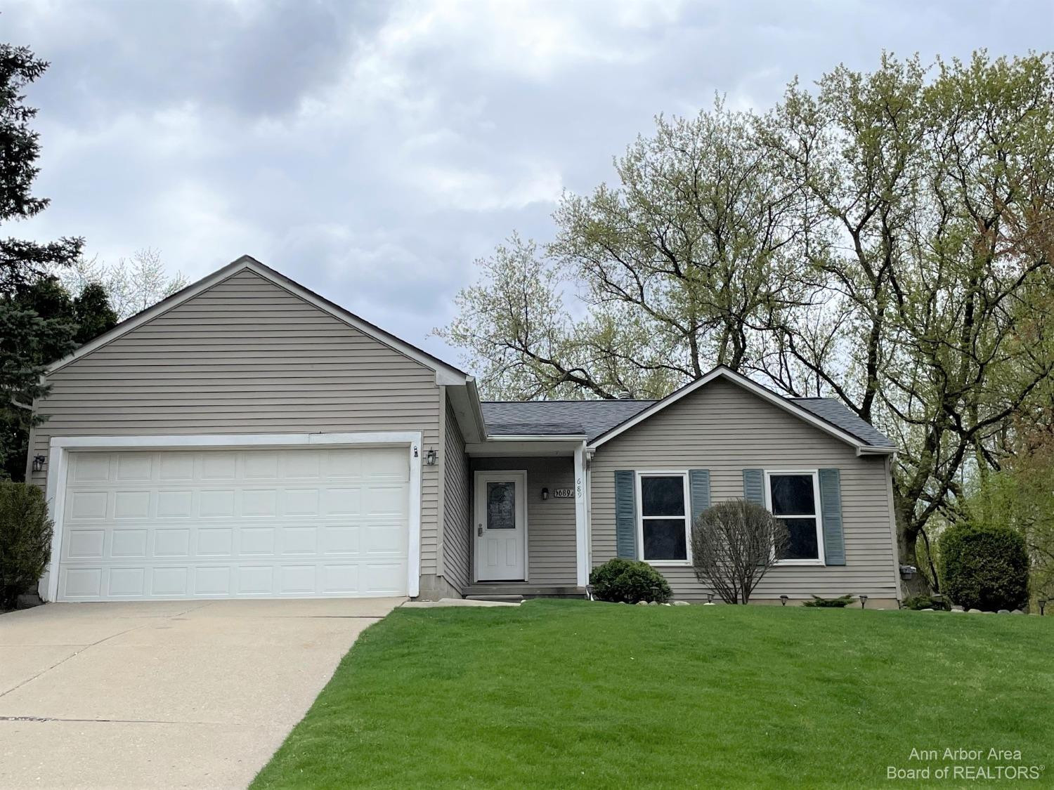 689 Glenwyth Road Brighton, MI 48116 - Photo 1 of 52 front of home