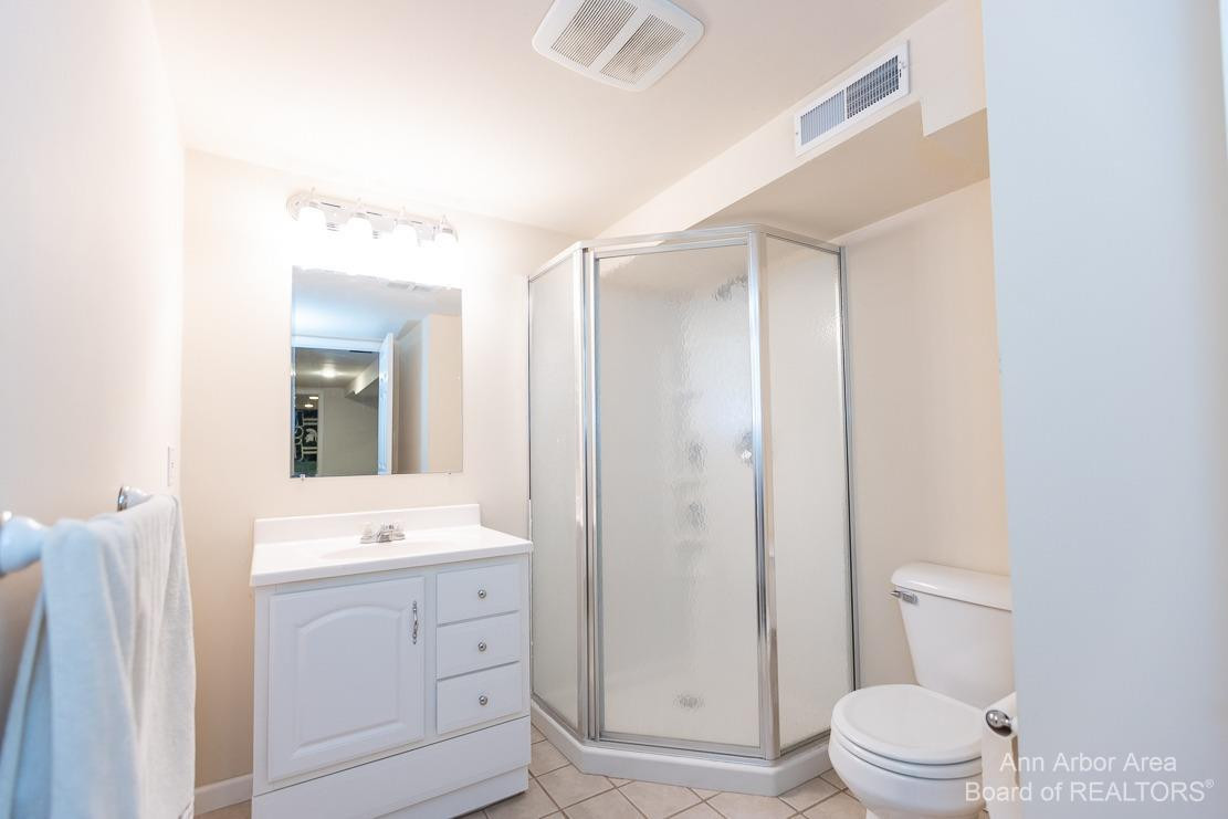 689 Glenwyth Road Brighton, MI 48116 - Photo 20 of 52 basement bathroom