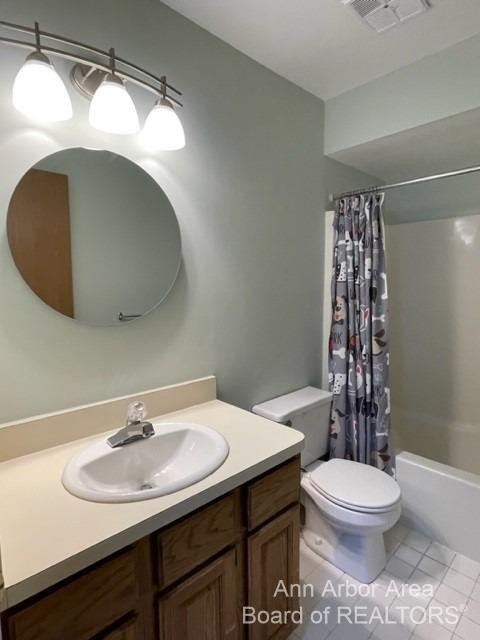 689 Glenwyth Road Brighton, MI 48116 - Photo 34 of 52 hall bathroom with new light fixture