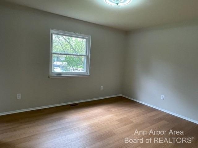 689 Glenwyth Road Brighton, MI 48116 - Photo 35 of 52 master bedroom