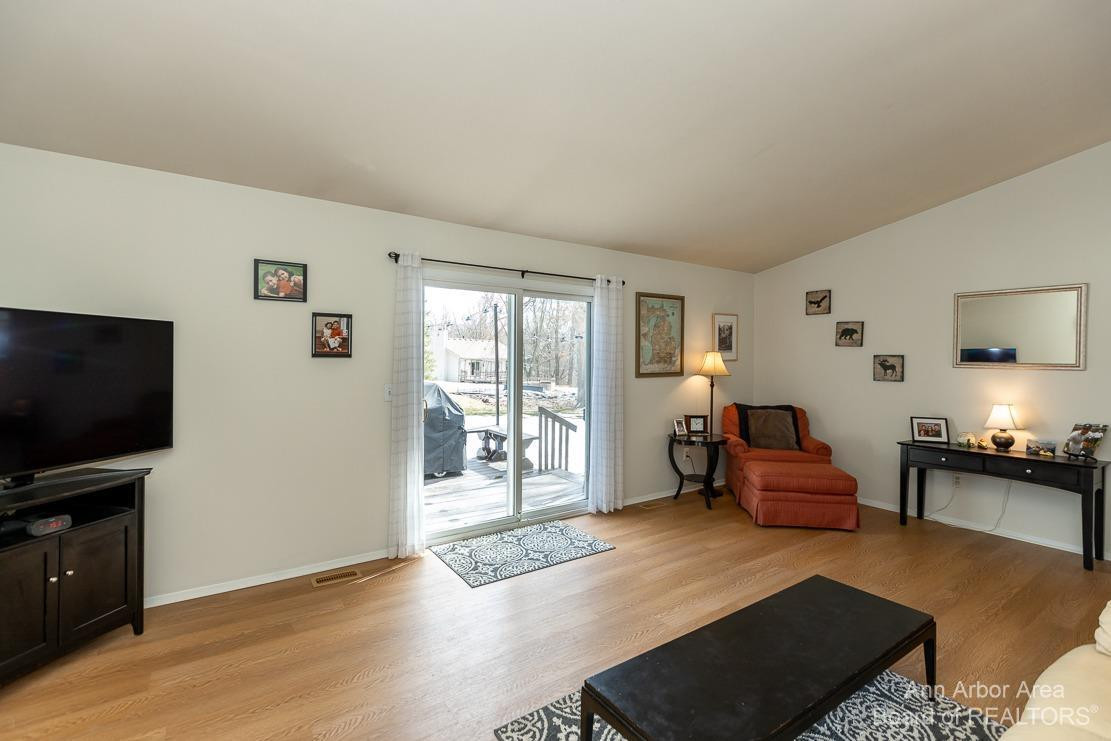 689 Glenwyth Road Brighton, MI 48116 - Photo 4 of 52 Great Room