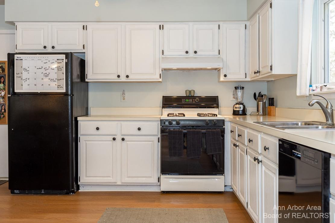 689 Glenwyth Road Brighton, MI 48116 - Photo 7 of 52 Kitchen