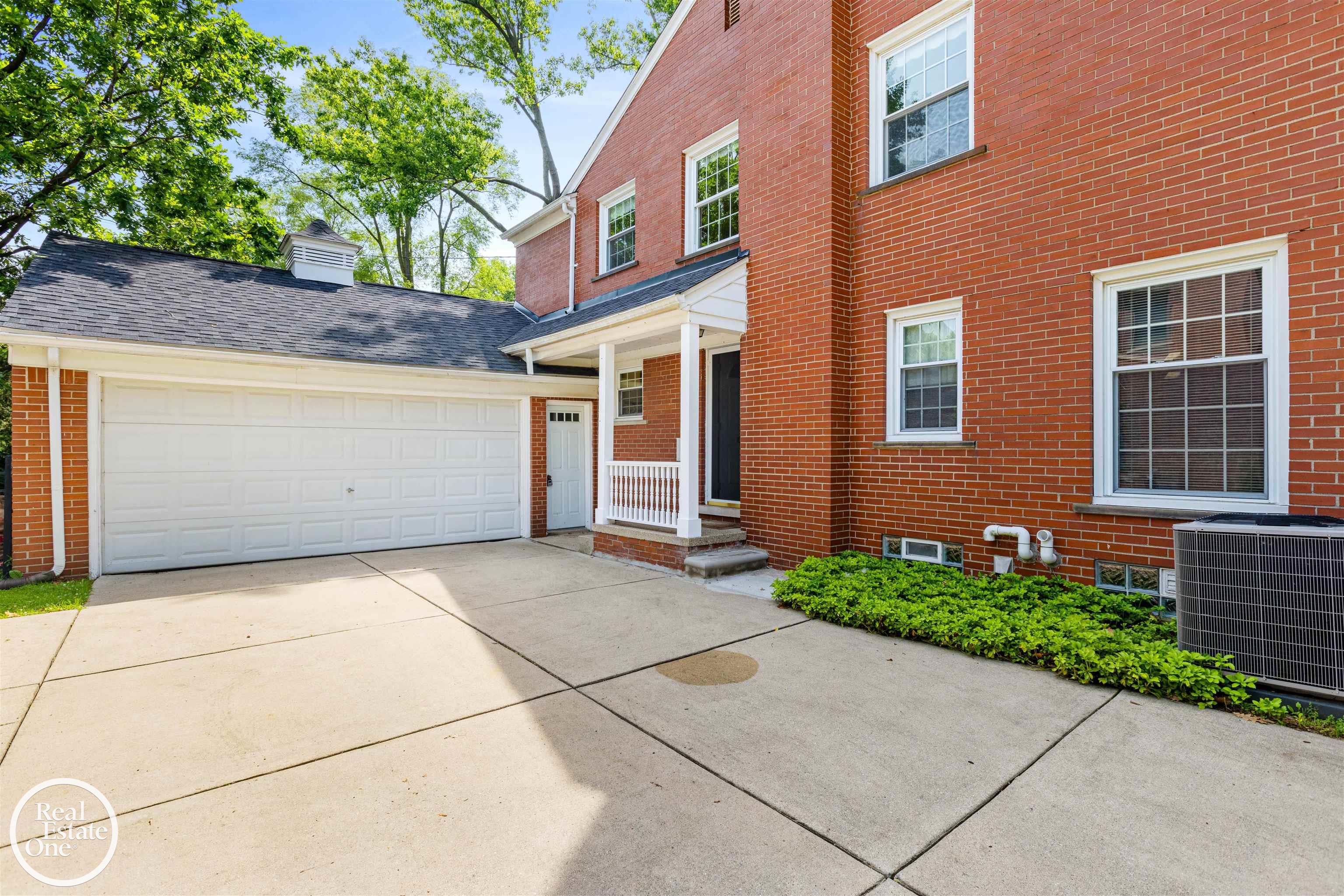 1022 Whittier Road Grosse Pointe Park, MI 48230 - Photo 3 of 57