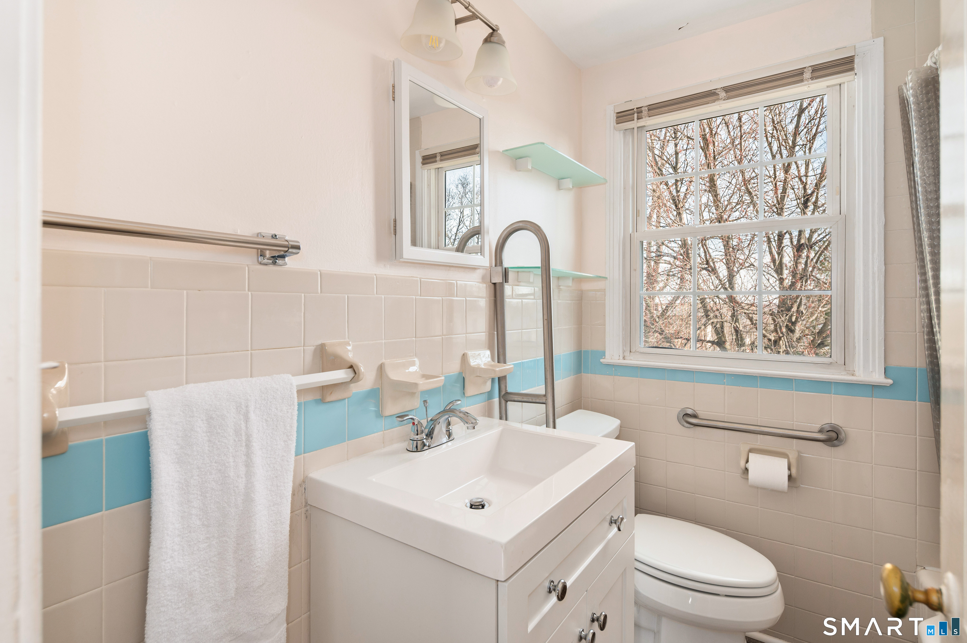 221 Sylvan Knoll Road Stamford, CT 06902 - Photo 14 of 22 a bathroom with a sink a toilet and a mirror