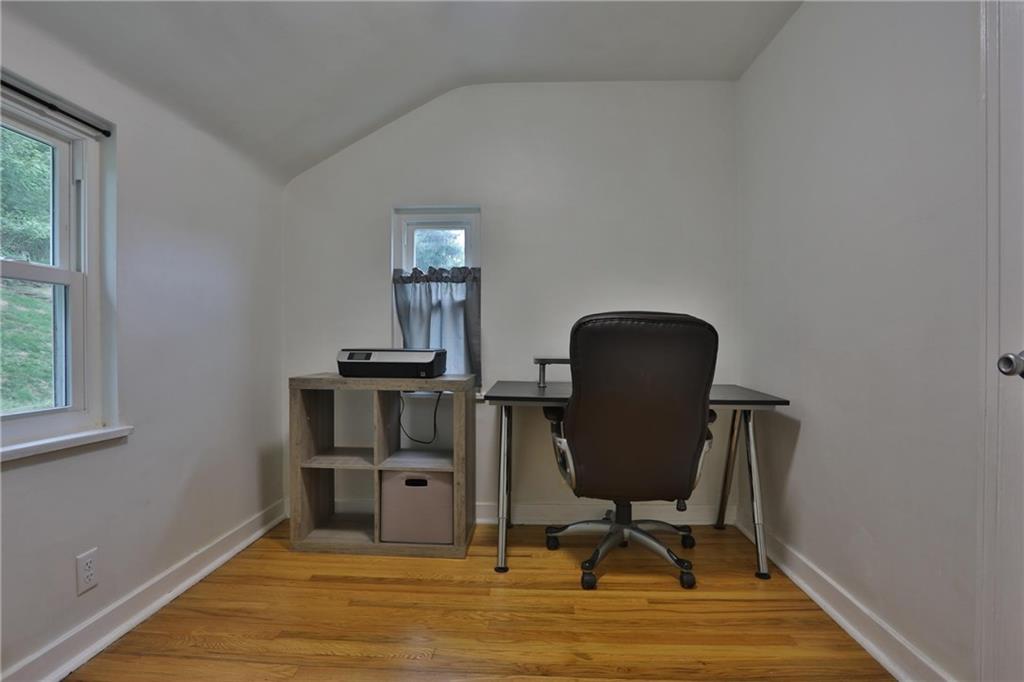 526 Weyman Road Pittsburgh, PA 15236 - Photo 4 of 11 Gallery Image 4