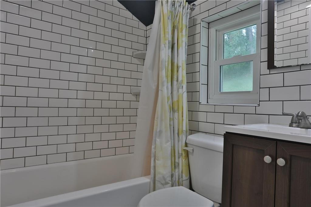 526 Weyman Road Pittsburgh, PA 15236 - Photo 5 of 11 Gallery Image 5