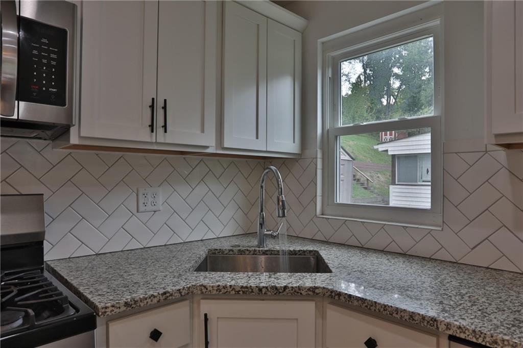 526 Weyman Road Pittsburgh, PA 15236 - Photo 9 of 11 Gallery Image 9