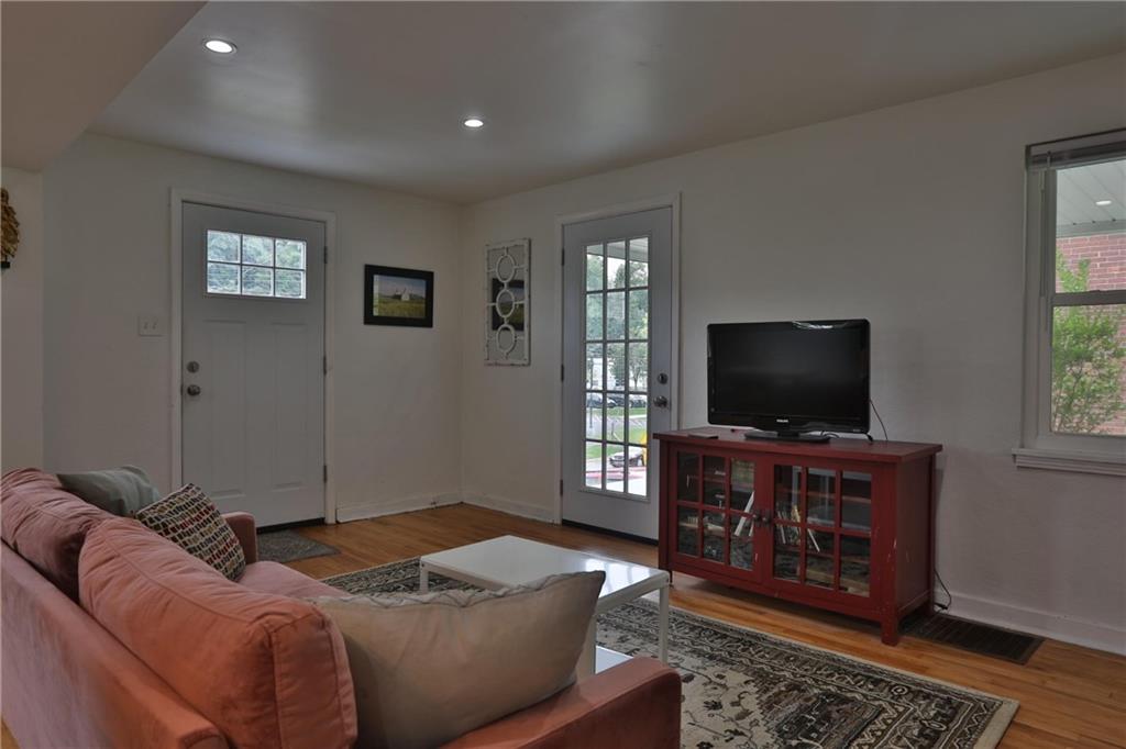 526 Weyman Road Pittsburgh, PA 15236 - Photo 10 of 11 Gallery Image 10