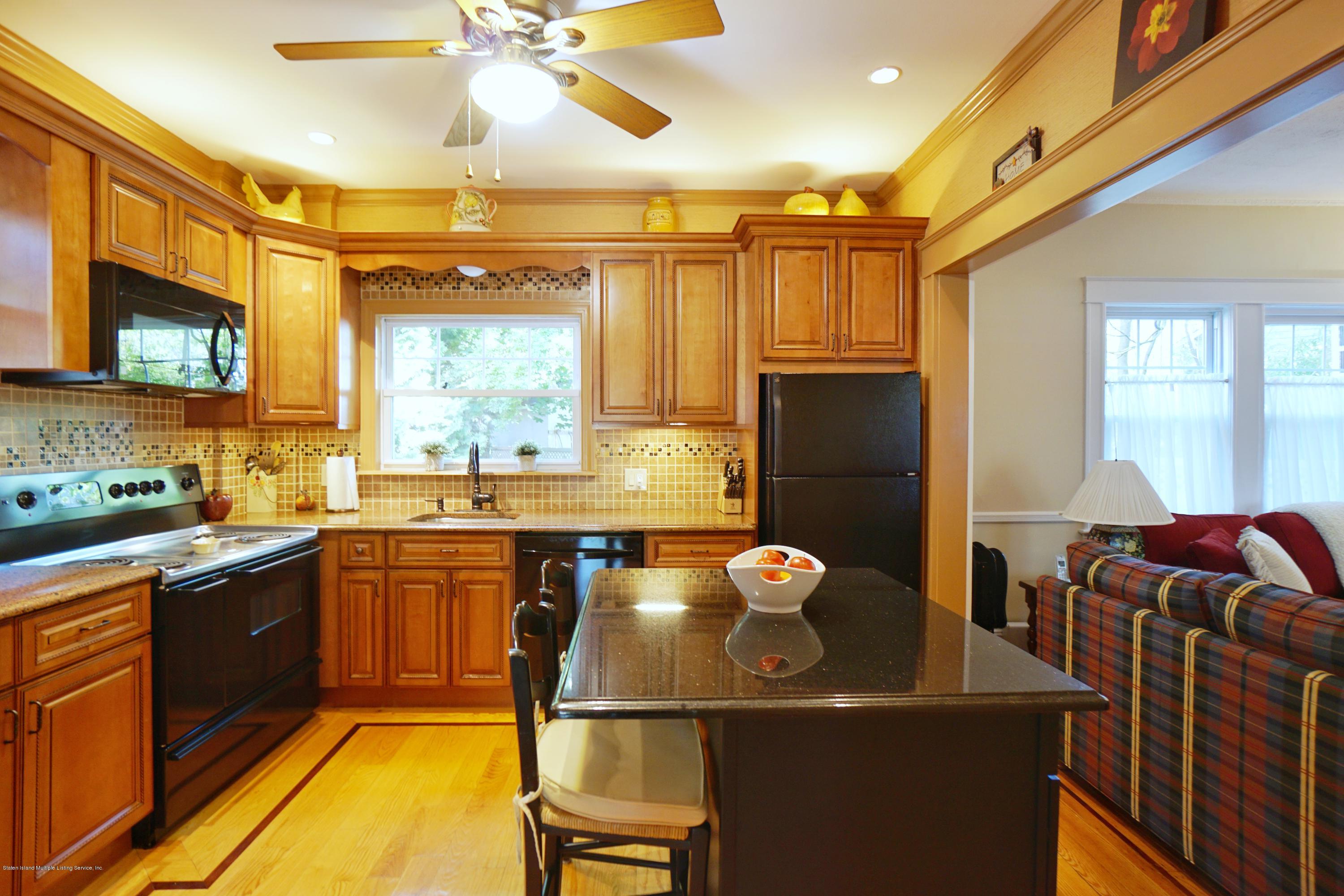 1 Grace Road Staten Island, NY 10306 - Photo 9 of 30 (9) KITCHEN