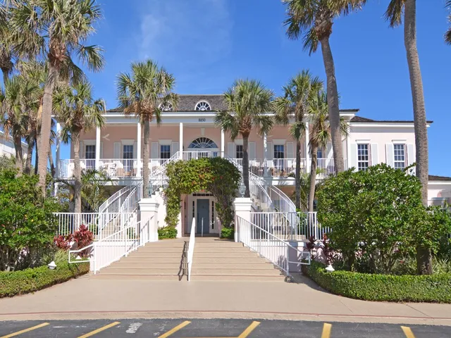 a view of a house with backyard and porch