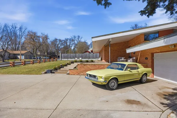 $475,000 | 130 Fairlawn Avenue East, Winsted, MN 55395