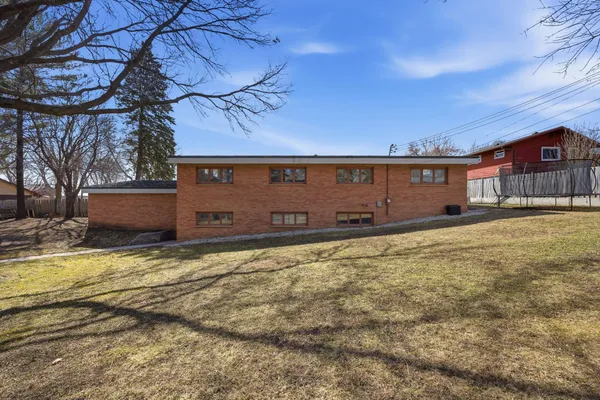 $475,000 | 130 Fairlawn Avenue East, Winsted, MN 55395