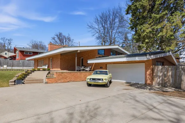 $475,000 | 130 Fairlawn Avenue East, Winsted, MN 55395