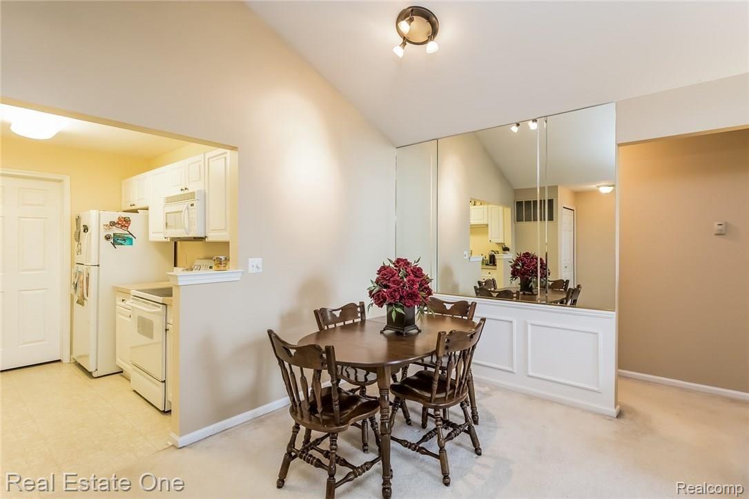3635 Tremonte Circle, Unit 251 Rochester, MI 48306 - Photo 10 of 38 010-Dining_Room-2411530-medium.jpg