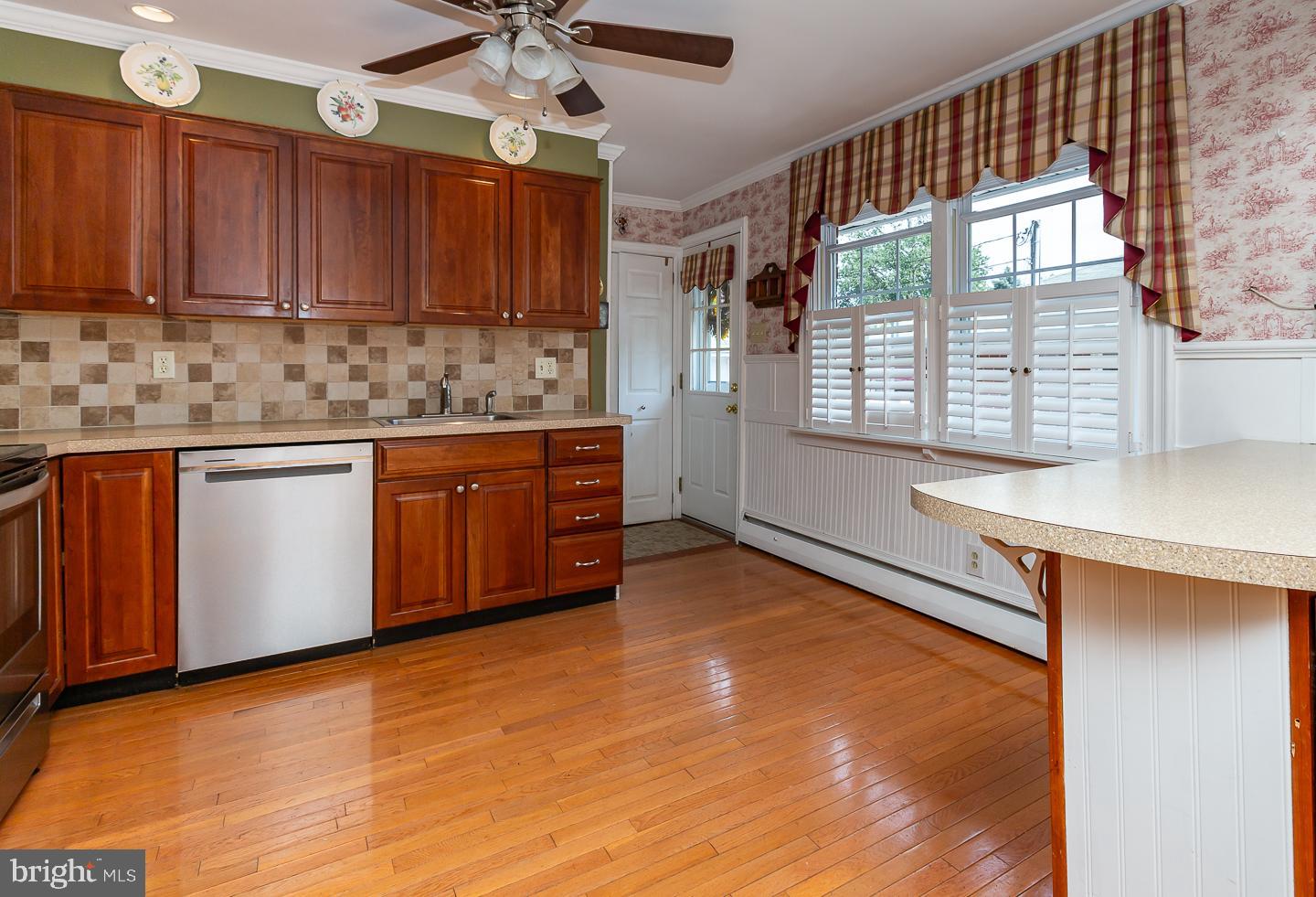 2325 Poplar Road Havertown, PA 19083 - Photo 9 of 34