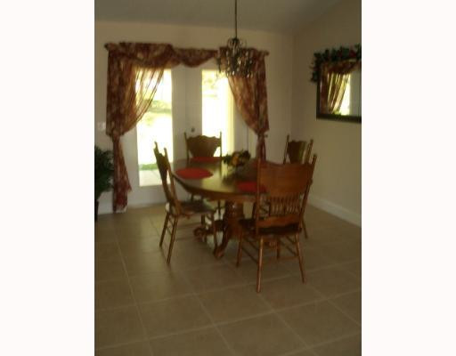 335 Larch Road Ocala, FL 34480 - Photo 5 of 6 Dining Room