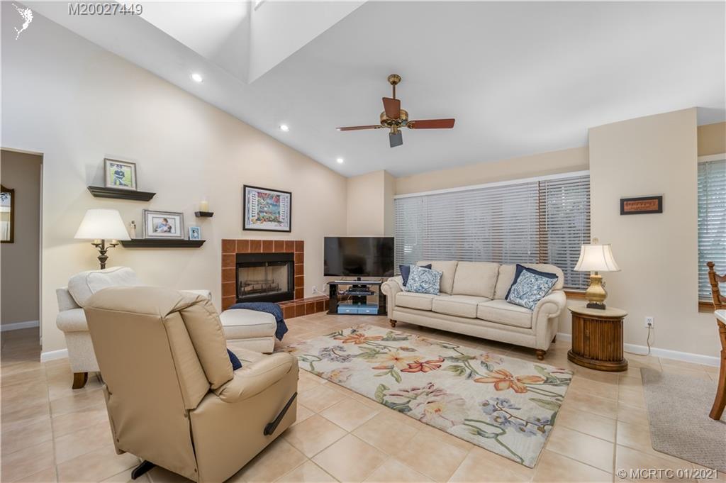 25 Rio Vista Drive Stuart, FL 34996 - Photo 3 of 30