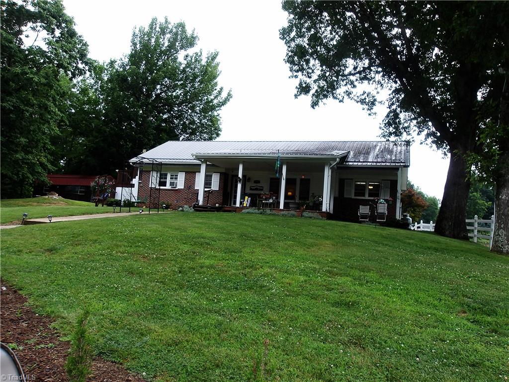 1406 Rainbow Trail Boone, NC 28607 - Photo 3 of 35