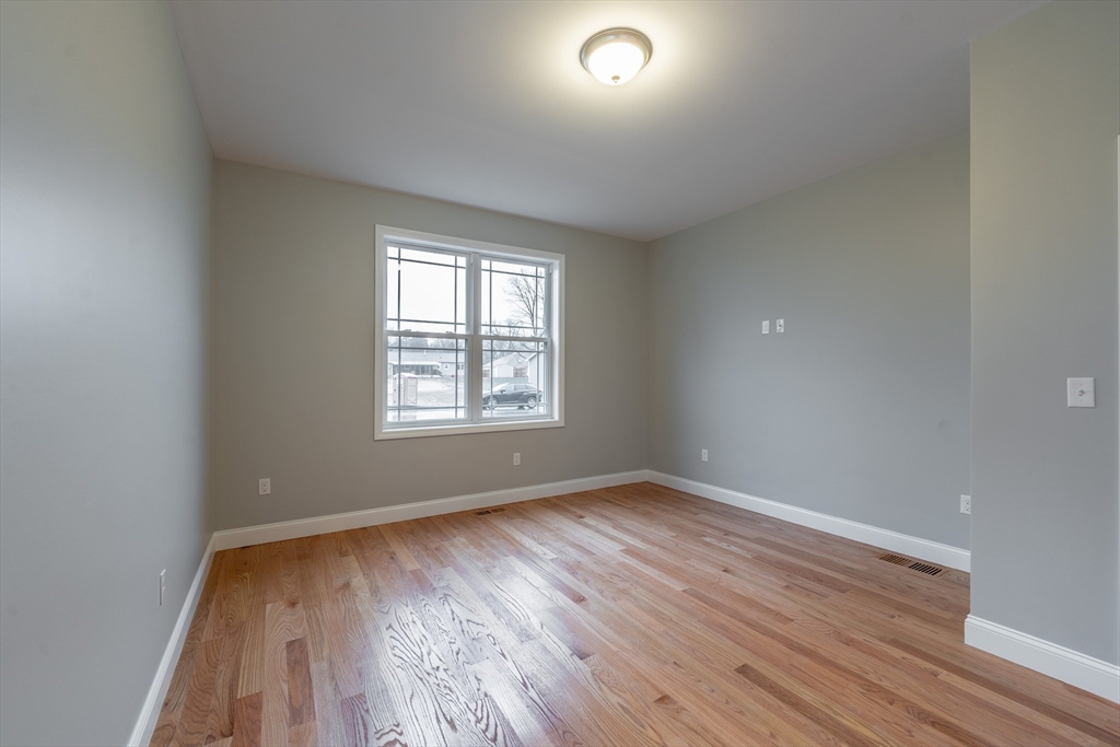 81 West Crystal Brook Drive Springfield, MA 01118 - Photo 5 of 22