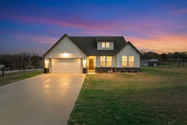 $425,000 | 325 County Road 4764, Boyd, TX 76023