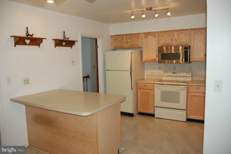 722 Rosewood Road Severn, MD 21144 - Photo 18 of 30 Kitchen