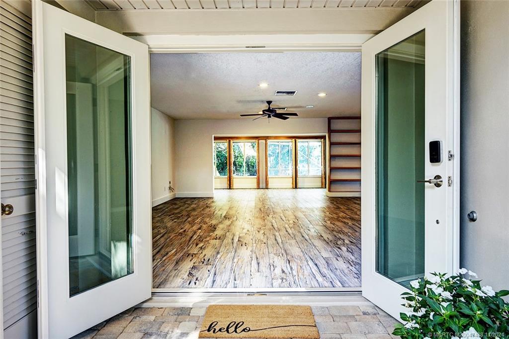 18 Palm Road Stuart, FL 34996 - Photo 3 of 41 a view of an entryway