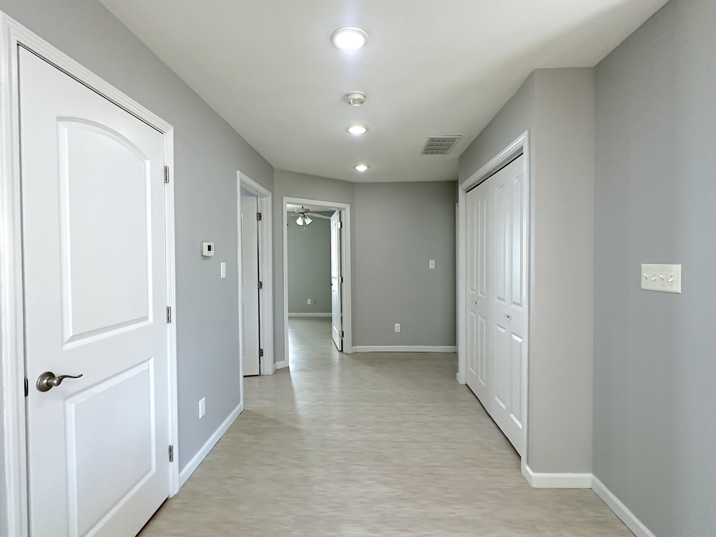 1519 Pine Street Murphysboro, IL 62966 - Photo 4 of 12 a view of a hallway