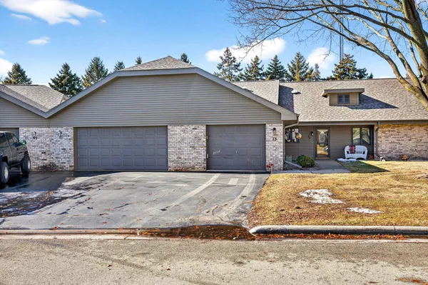 $225,000 | 71 Spencer Village Court, Appleton, WI 54914
