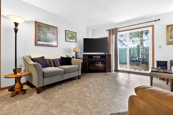 $225,000 | 71 Spencer Village Court, Appleton, WI 54914