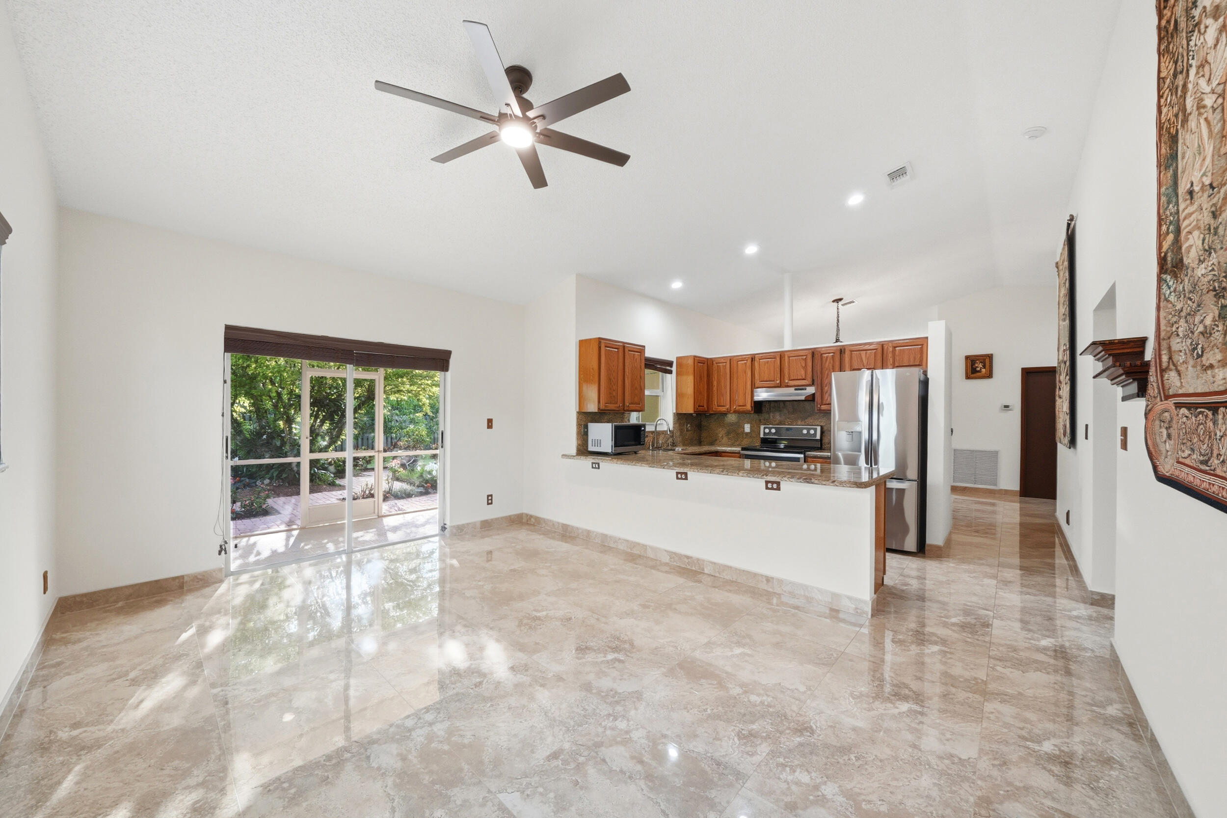 5787 Southwest 57th Way Davie, FL 33314 - Photo 4 of 40 094