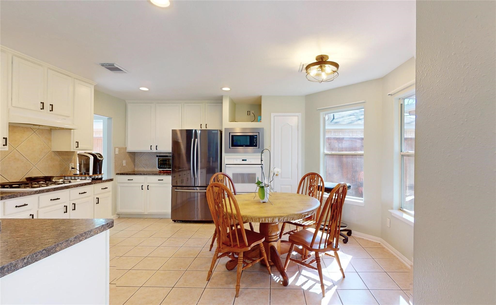 6014 Knollwood Trail Spring, TX 77373 - Photo 10 of 31 Kitchen Breakfast March 2024