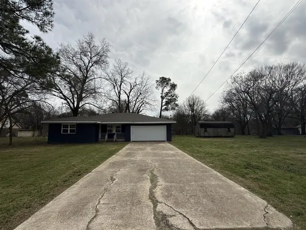 $165,000 | 410 Lone Star Street, Trinidad, TX 75163
