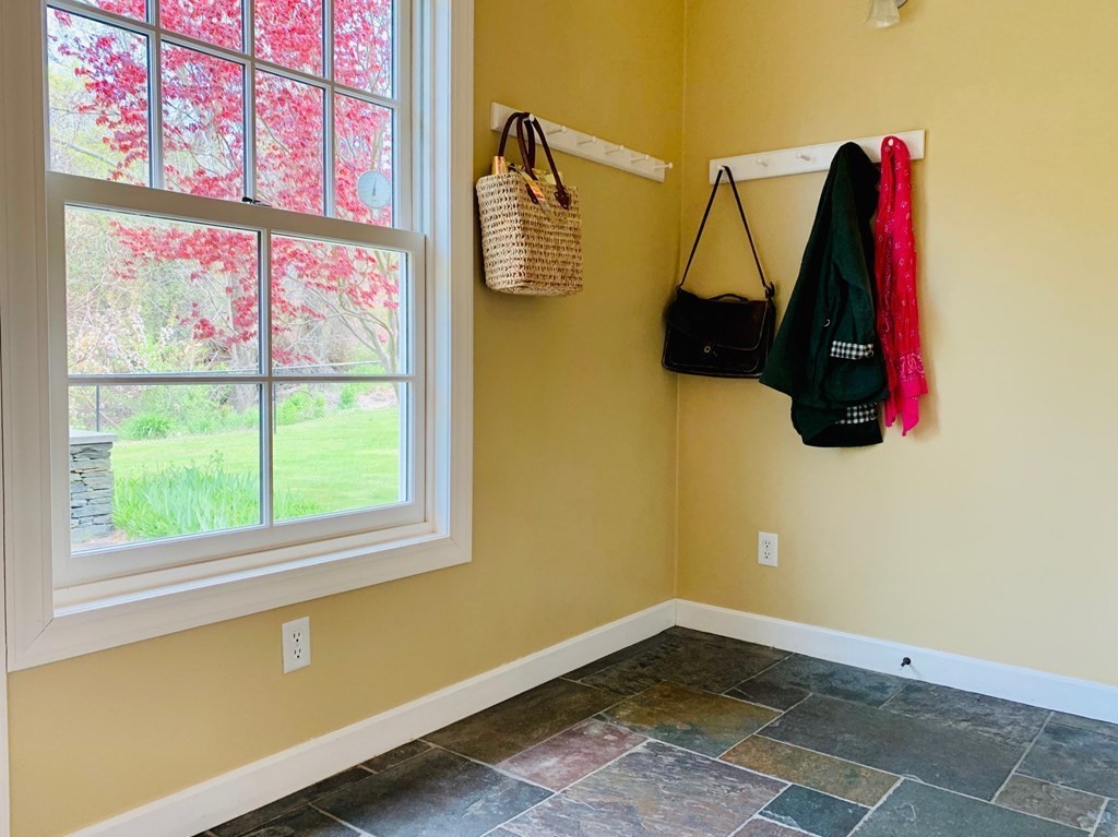 382 Middle Street Amherst, MA 01002 - Photo 3 of 42 Gallery Image 3