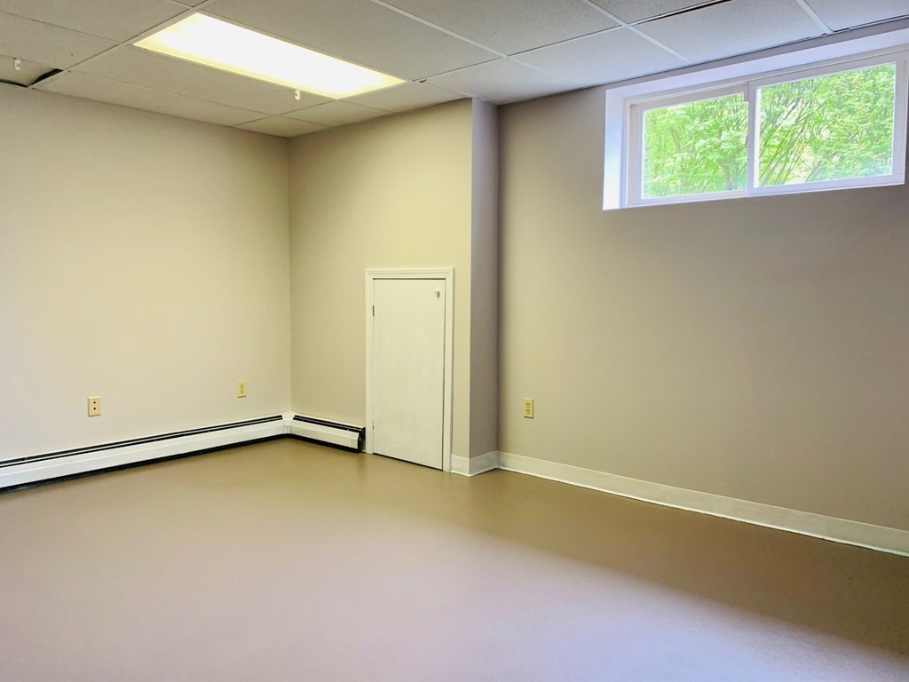 382 Middle Street Amherst, MA 01002 - Photo 33 of 42 Gallery Image 33