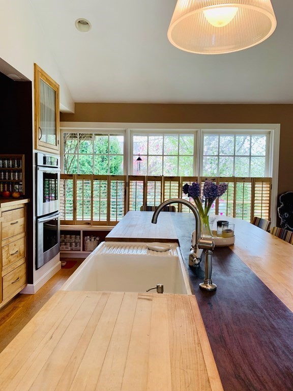 382 Middle Street Amherst, MA 01002 - Photo 4 of 42 Gallery Image 4