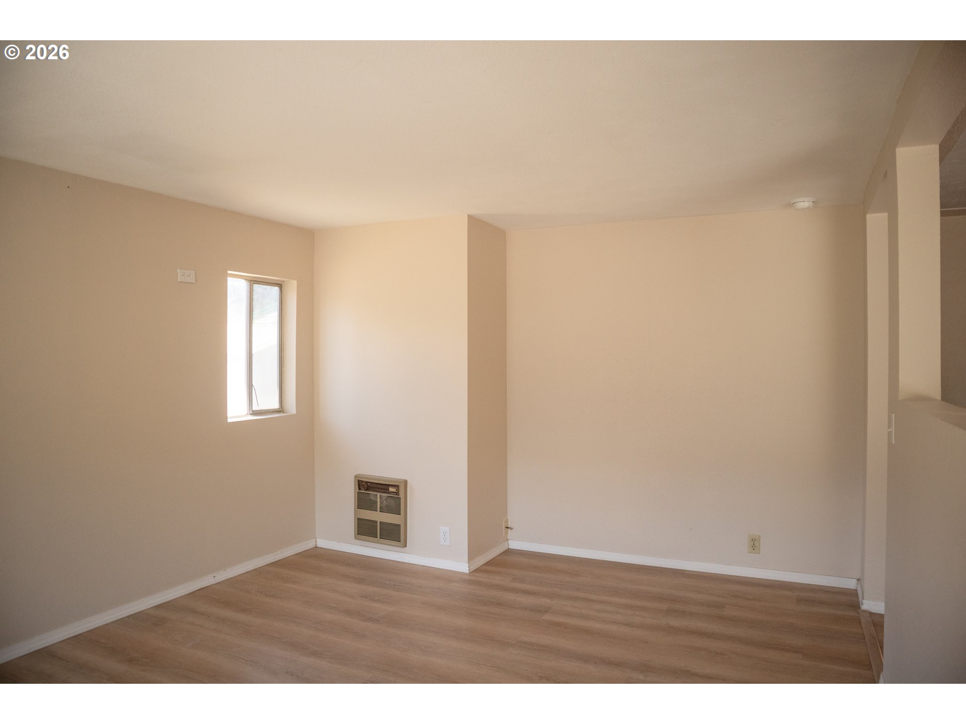 905 Chenowith Loop Road The Dalles, OR 97058 - Photo 8 of 20