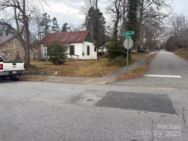 $125,000 | 1003 3rd Avenue West, Hendersonville, NC 28739