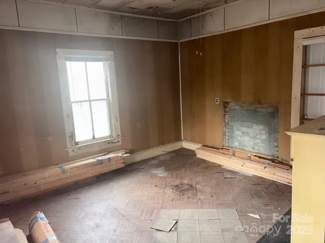 $125,000 | 1003 3rd Avenue West, Hendersonville, NC 28739