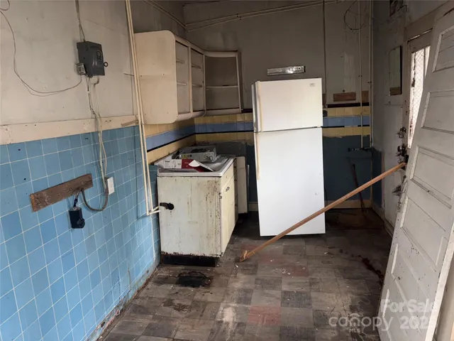 $125,000 | 1003 3rd Avenue West, Hendersonville, NC 28739