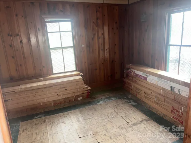 $125,000 | 1003 3rd Avenue West, Hendersonville, NC 28739