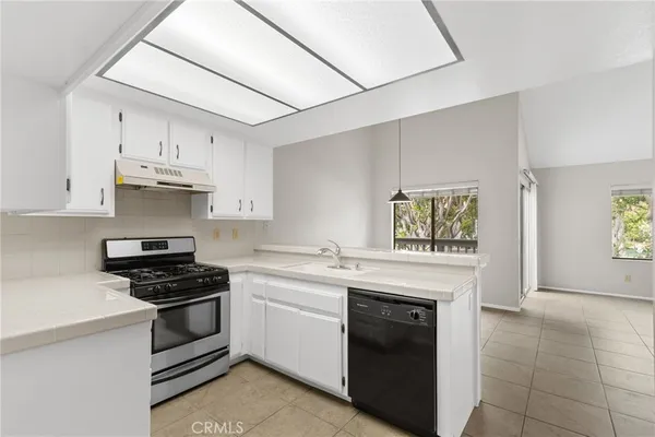 $698,900 | 262 Lemon Grove, Irvine, CA 92618