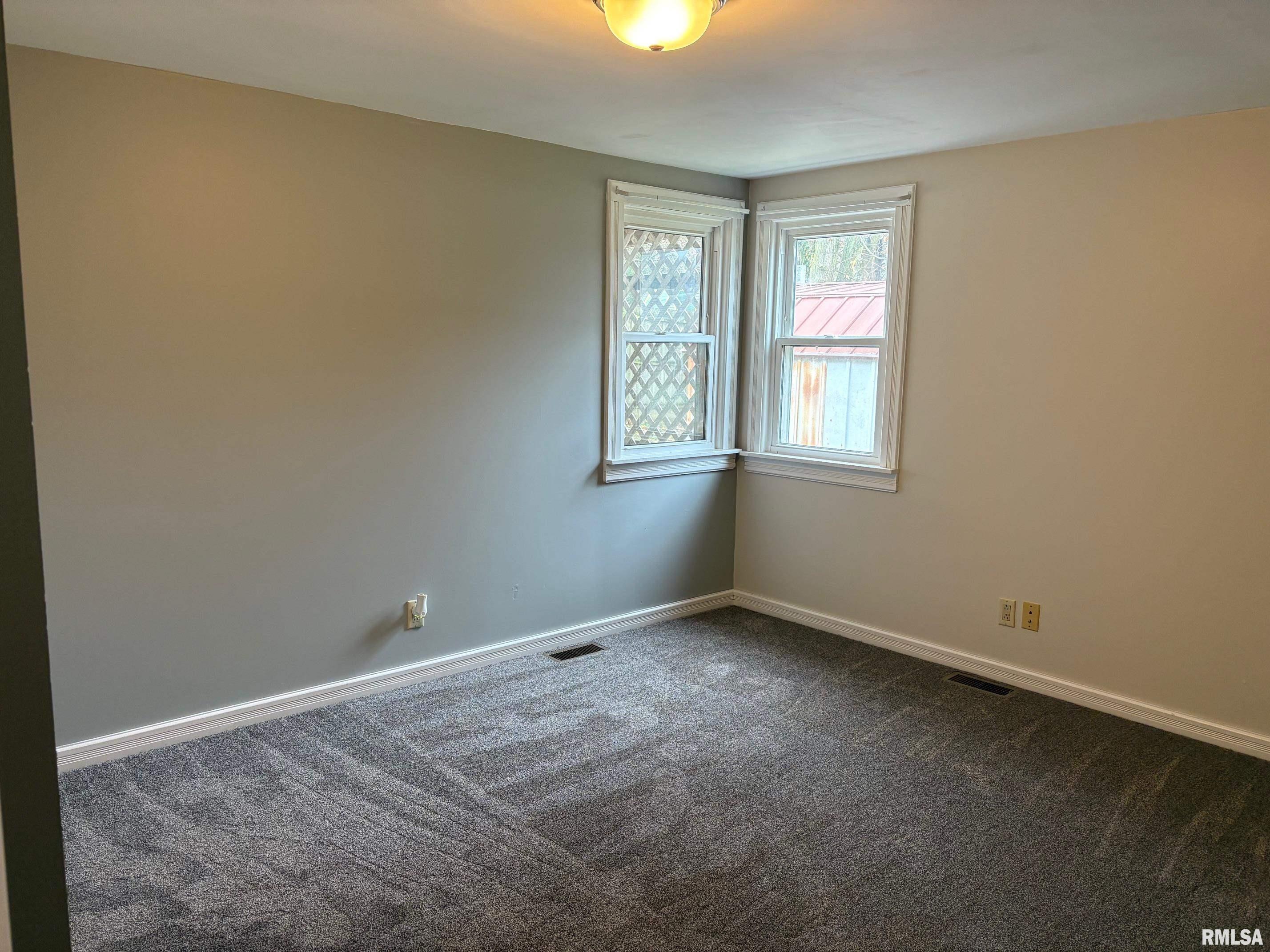 209 Locust Street Jacksonville, IL 62650 - Photo 11 of 19