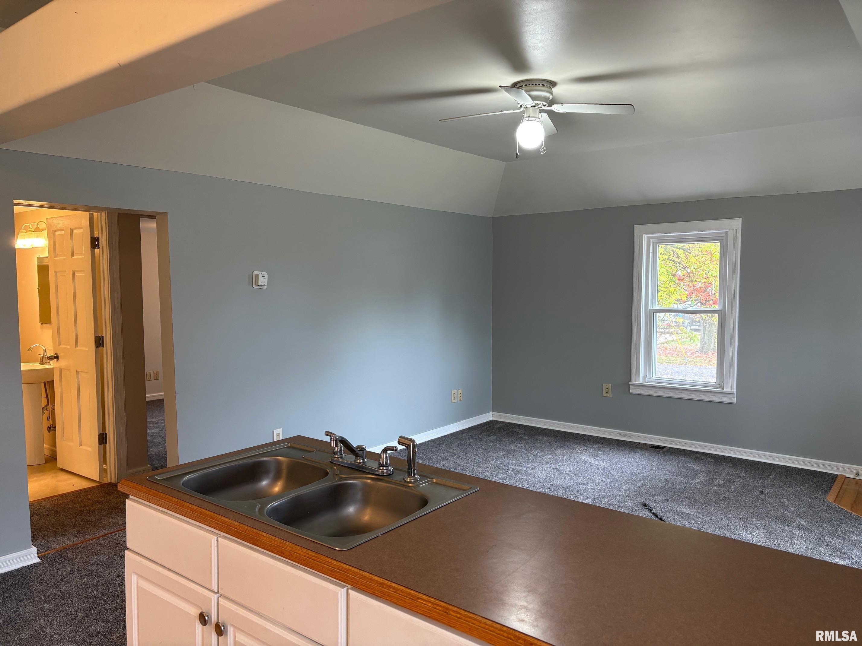 209 Locust Street Jacksonville, IL 62650 - Photo 8 of 19