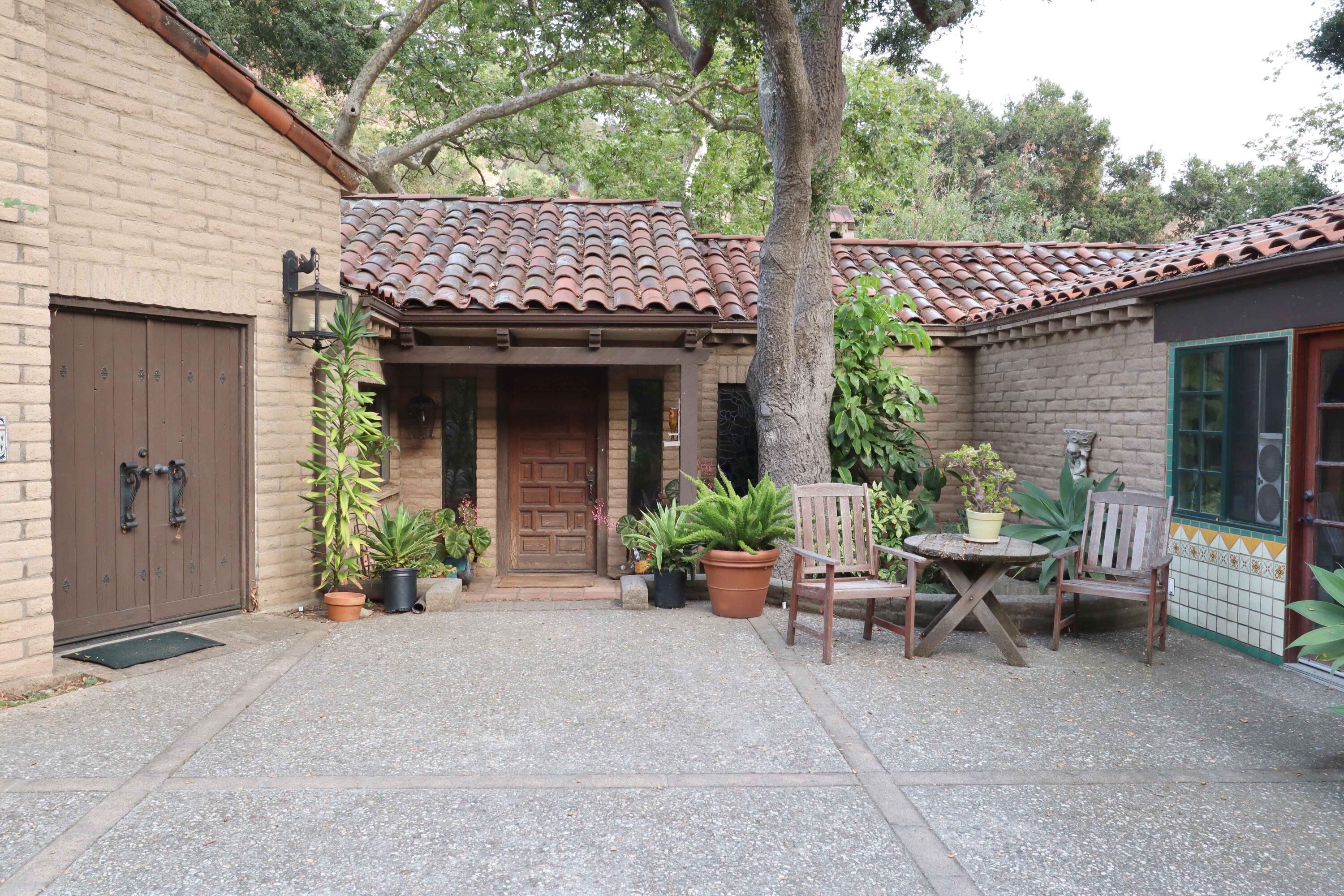 1076 Front Entry