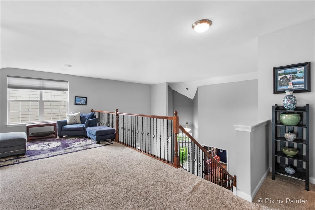 3879 Seigle Drive Elgin, IL 60124 - Photo 20 of 44 a living room with furniture and a window